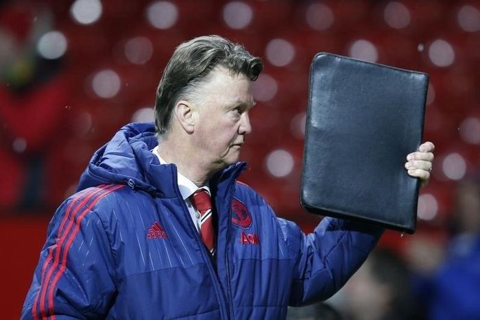 Manchester United manager Louis van Gaal acknowledges fans after the game Reuters / Phil Noble Livepic