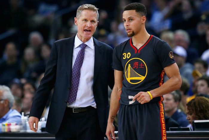 ___4737677___https:______static.pulse.com.gh___webservice___escenic___binary___4737677___2016___2___28___15___steve-kerr-and-stephen-curry_1woya3dcmj64v1lf03qzlnpjgg