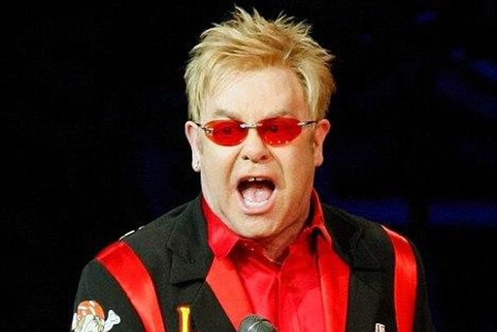 Elton John leaves Vegas