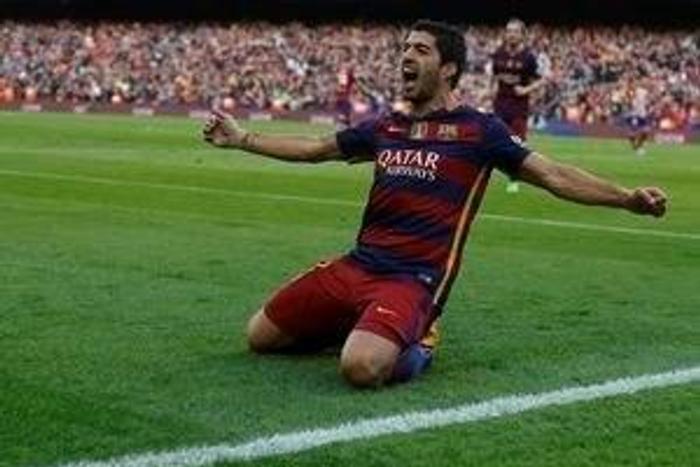 Football Soccer - Barcelona v Atletico Madrid- Spanish Liga BBVA - Camp Nou stadium, Barcelona - 30/1/16 Barcelona's Luis Suarez celebrates after scoring a goal.  REUTERS/Albert Gea