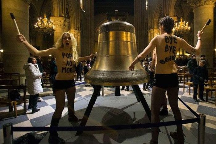 Women's acquittal in topless protest at Notre Dame is upheld