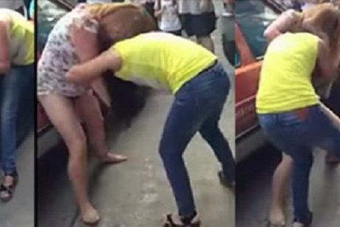 Chinese women fighting (Illustration)