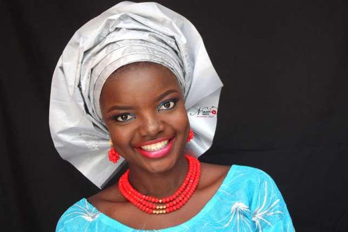 Beauty blogger and makeup artist Yemisi Seriki wearing her pleated gele fab