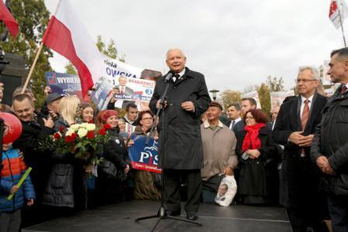 Jaroslaw Kaczynski, leader of Poland"s main opposition party Law and Justice (PiS), speaks during an election meeting on the last day of campaigning ahead of parliamentary elections in Lublin, Poland, October 23, 2015.