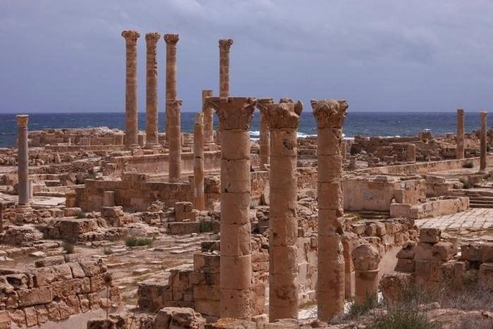 Old Roman ruins stand in the ancient archeaological site of Sabratha on Libya's Mediterreanean coast, June 1, 2013. REUTERS/Ismail Zitouny