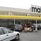 Shoppers load their goods into a car outside a Makro branch of South African retailer Massmart in Cape Town May 31, 2011. REUTERS/Mike Hutchings