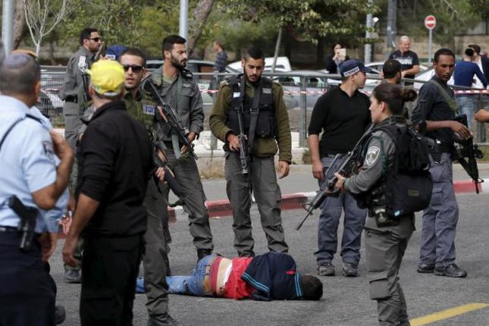 Knife-wielding Palestinians strike in Jerusalem, West Bank, one dead