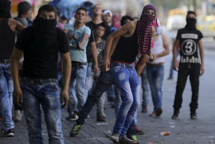 Palestinians keep up attacks in Israel as Kerry seeks to calm violence