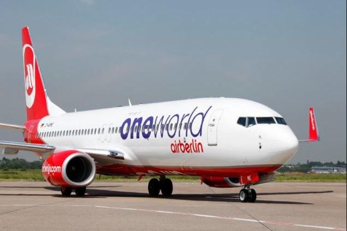 ___4317812___https:______static.pulse.com.gh___webservice___escenic___binary___4317812___2015___11___2___12___Woman+handcuffed+off+flight