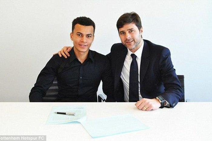 Dele Alli with manager Mauricio Pochettino after signing a new contract at Tottenham until 2021