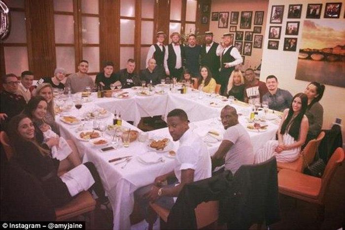 Jose Enrique celebrates 30th birthday with dinner