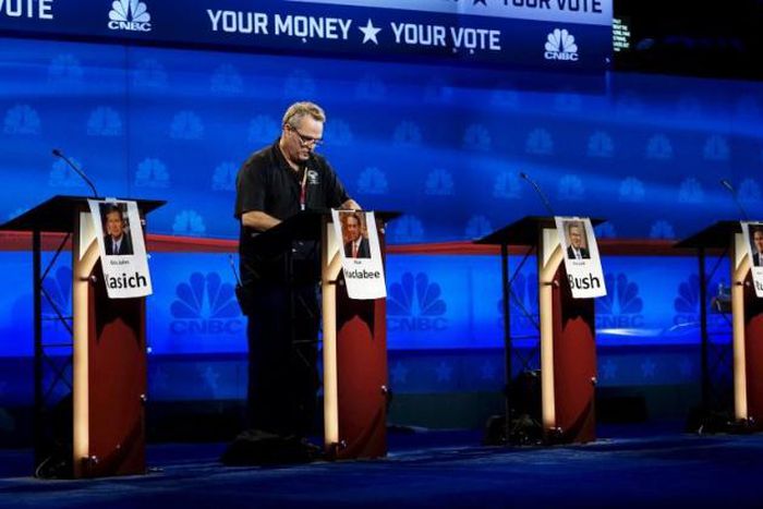 US rivals see chance for opening against Trump, Carson at Republican debate