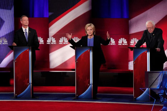 Experience vs. Judgment: Clinton, Sanders vie for pivotal Iowa vote