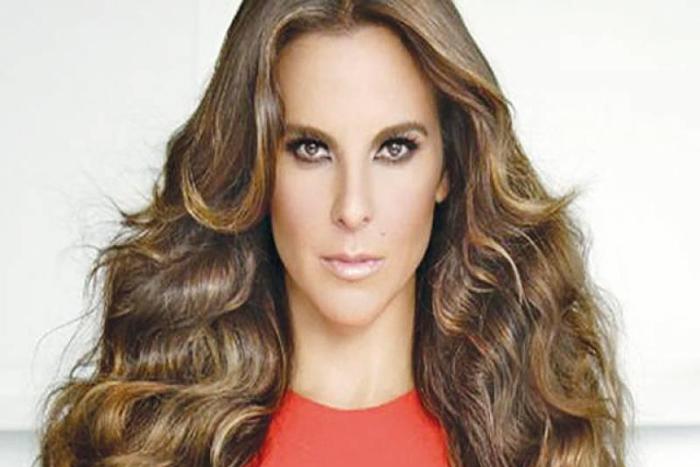 Actress del Castillo says Mexico government wants to 'destroy' her