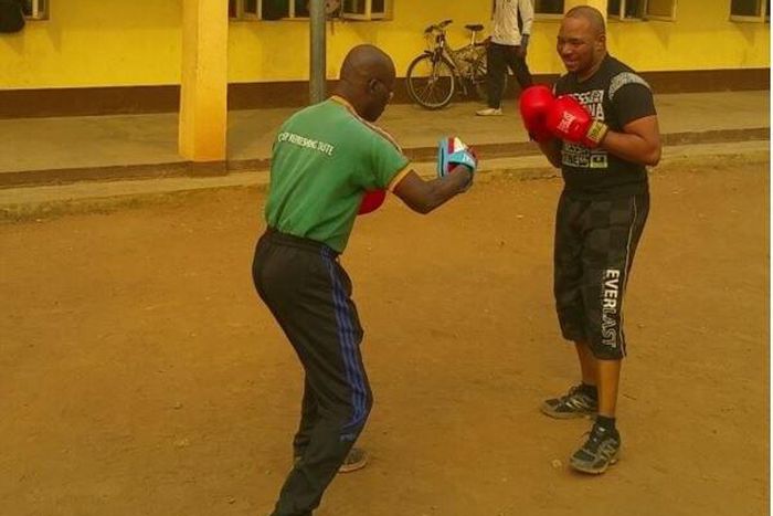 Tee A boxing with his trainer