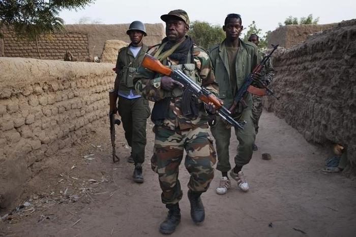 Malian soldiers patrol in the village of Kadji March 1, 2013. REUTERS/Joe Penney