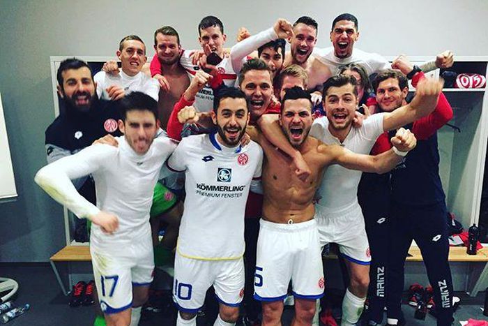 Leon Balogun and his Mainz 05 teammate celebrate after beating Bayern Munich on Wednesday, March, 2