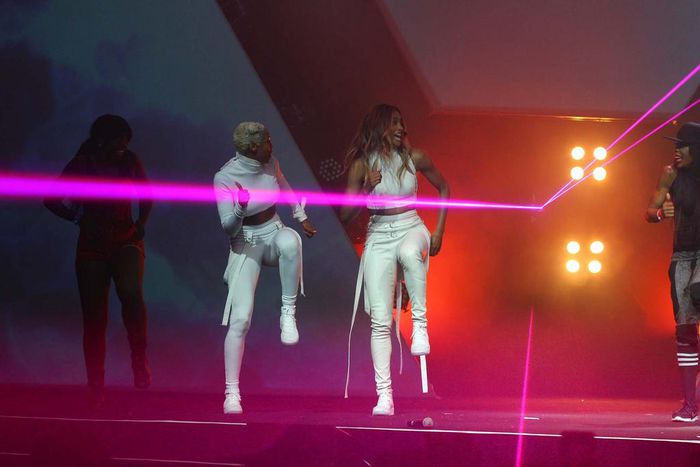 Ciara dancing to 'Bobo'