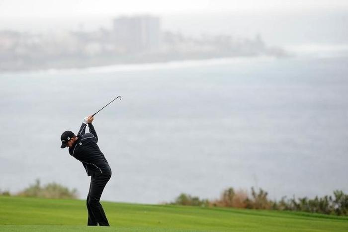 Jimmy Walker hits from the fourth hole tee during the final round of the Farmers Insurance Open golf tournament at Torrey Pines Municipal Golf Course - South Course. Mandatory Credit: Gary A. Vasquez-USA TODAY Sports
