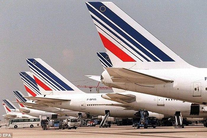 Body of migrant found in plane's landing gear after 11 hour trip