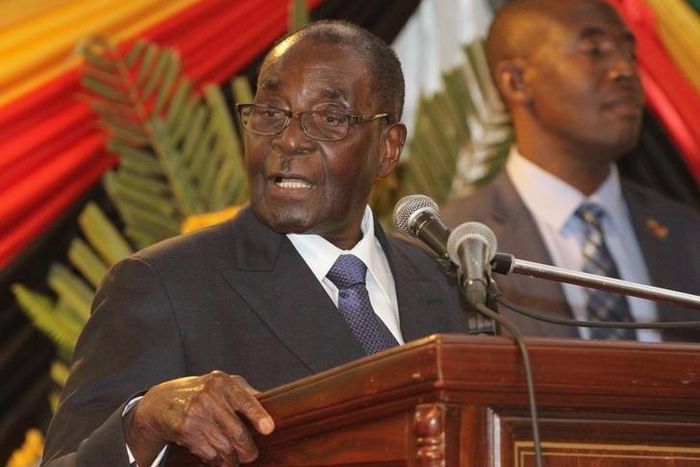 Zimbabwe's President Robert Mugabe gives the speech he intended to make at parliament on Tuesday, at a hotel in the Zimbabwean capital Harare September 15, 2015. REUTERS/Philimon Bulawayo
