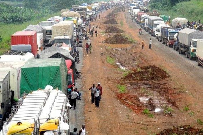 Traffic grid lock on Lagos-Ibadan expressway
