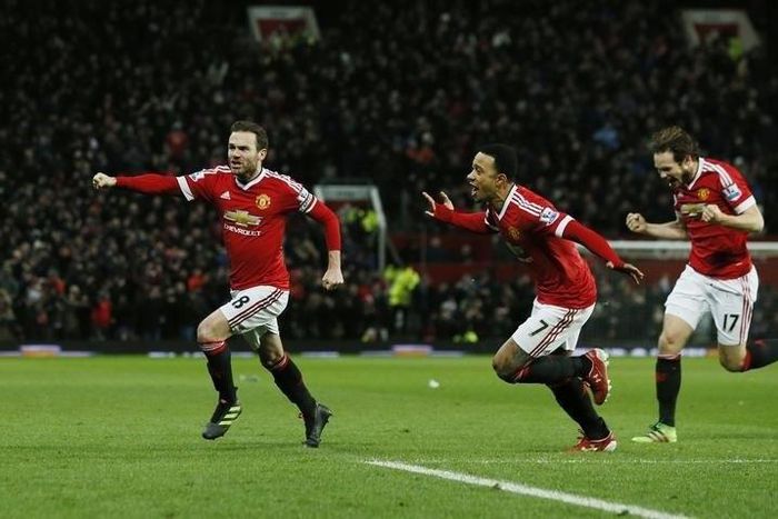 Late Mata strike lifts toothless Man United