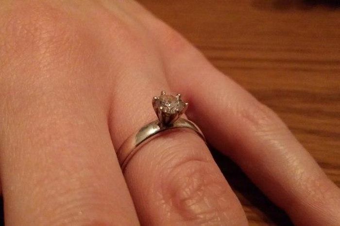 Man makes beautiful engagement ring to propose to girlfriend