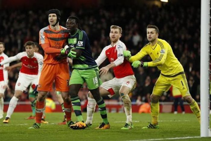 Arsenal problems mount as Cech ruled out of Spurs game