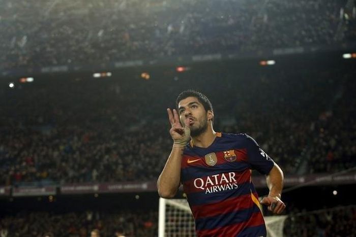 Suarez scores four as Barca rout Valencia 7-0