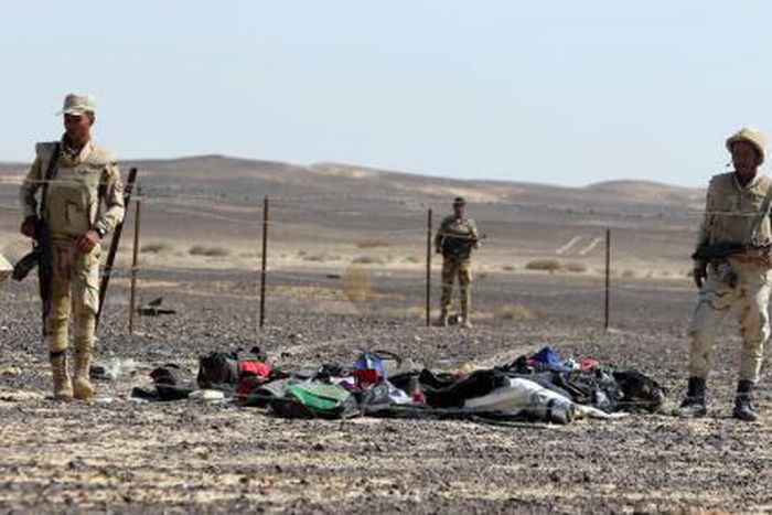 Egyptian army soldiers collect belongings of passengers from the crash site of a Russian airliner at the Hassana area in Arish city, north Egypt, November 1, 2015.