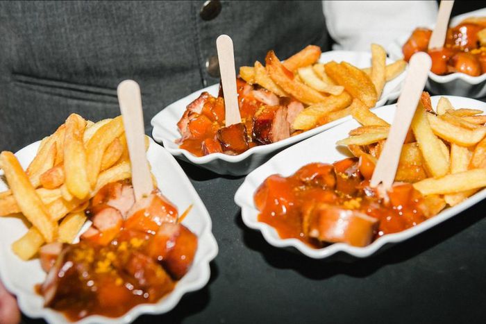 ___4282177___https:______static.pulse.com.gh___webservice___escenic___binary___4282177___2015___10___21___18___germany-currywurst