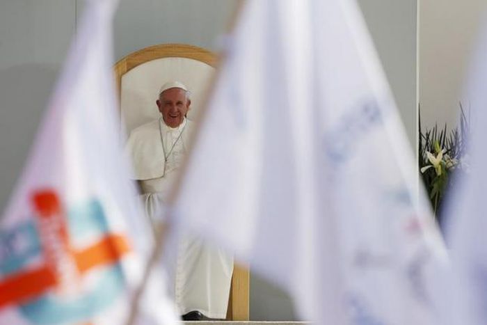 Laser beam pointed at popes plane at start of Mexico visit