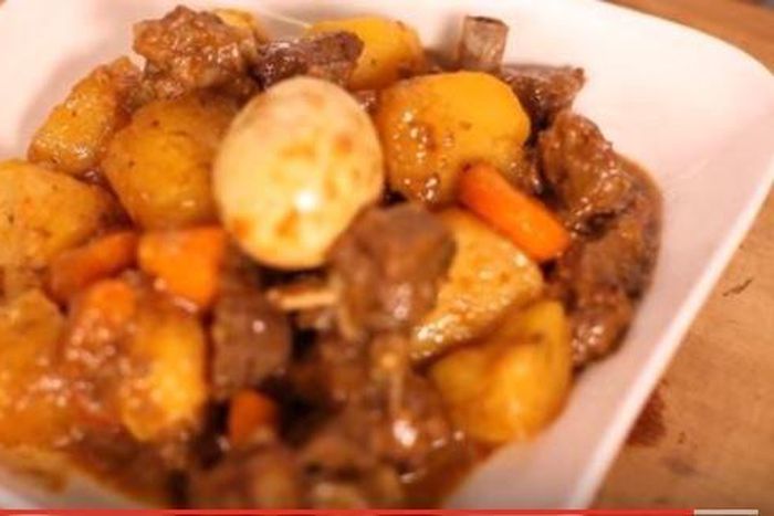 ___4595351___https:______static.pulse.com.gh___webservice___escenic___binary___4595351___2016___1___22___18___Spicy+Jamaican+Goat+Meat+Curry