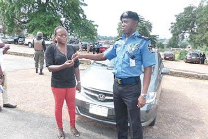 The CP handing over the recovered car to the owner