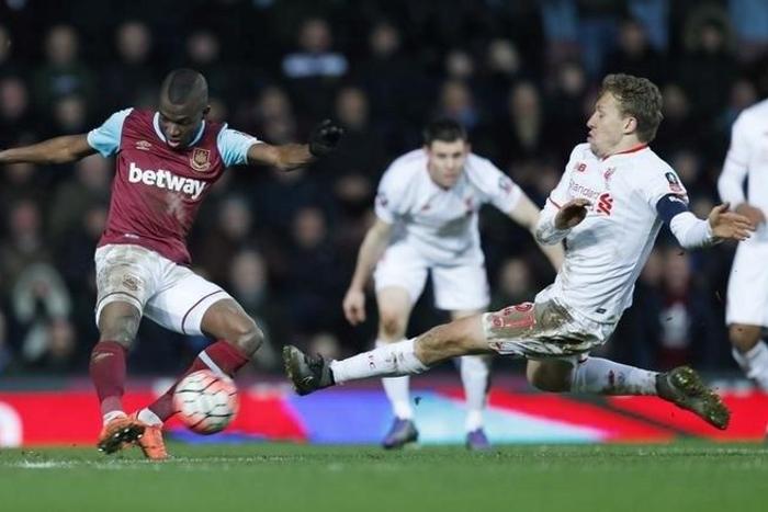 West Ham's Enner Valencia is challenged by Liverpool's Lucas Leiva Reuters / Eddie Keogh Livepic