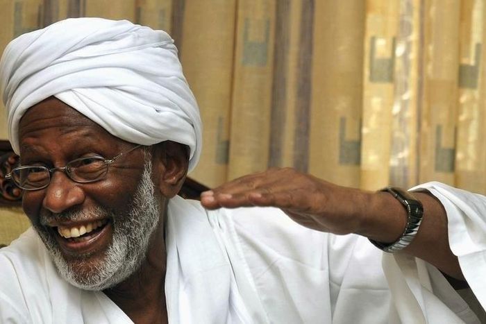 Leading Sudanese politician Hassan al-Turabi gestures during an interview in Khartoum October 3, 2012.  REUTERS/Stringer