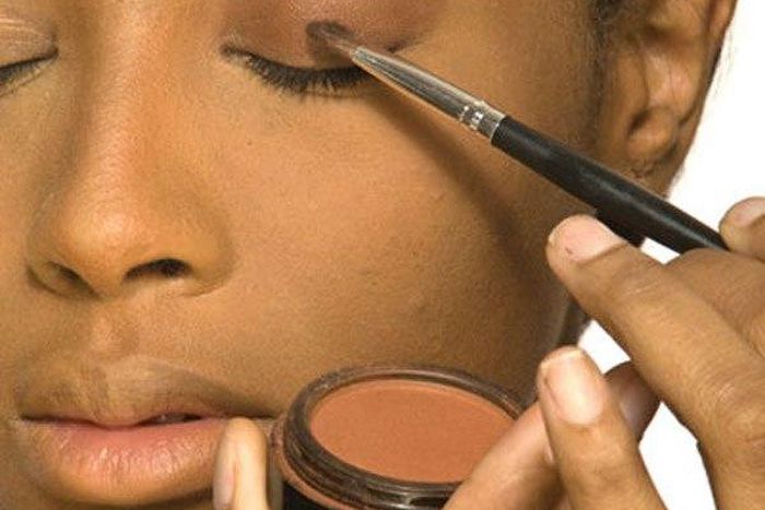Applying eyeshadow should be done perfectly to flatter eye shape