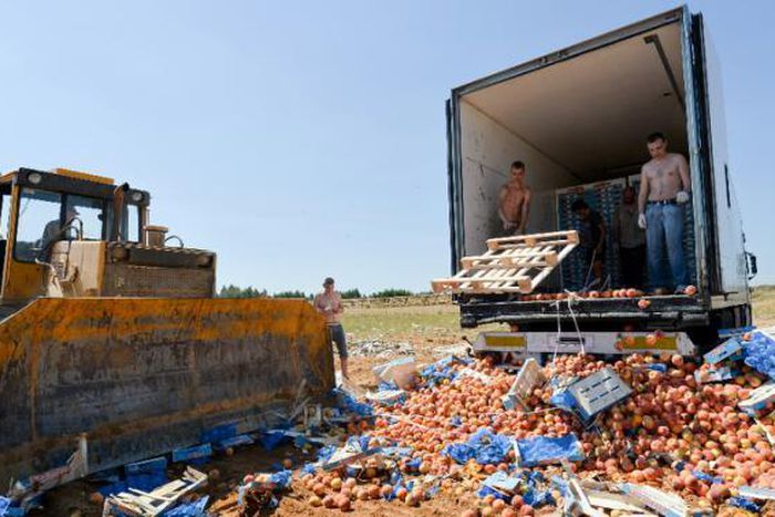 Ukraine PM advises broadening embargo on Russian goods