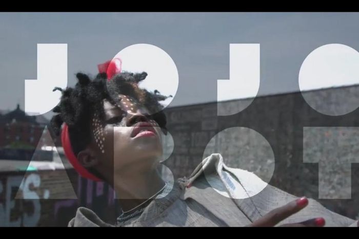 Jojo Abot IN 'To li.