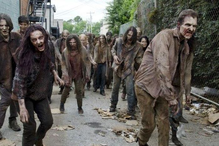 ___4316485___https:______static.pulse.com.gh___webservice___escenic___binary___4316485___2015___11___2___9___glenn-walking-dead-alive-spoilers