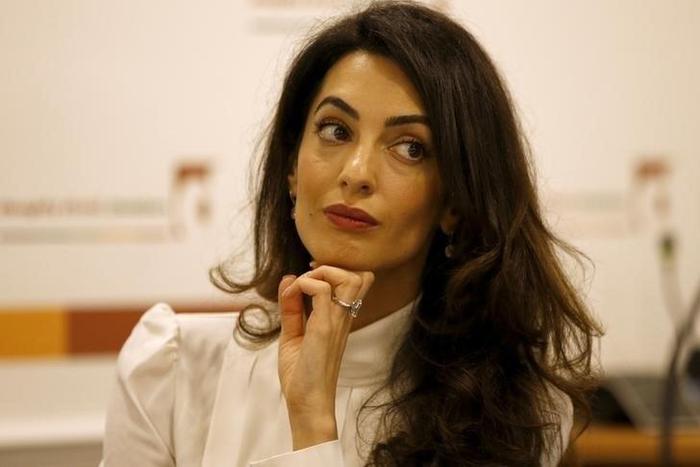 Lawyer Amal Clooney listens during a news conference for Mohamed Nasheed, in central London, Britain October 5, 2015. REUTERS/Peter Nicholls