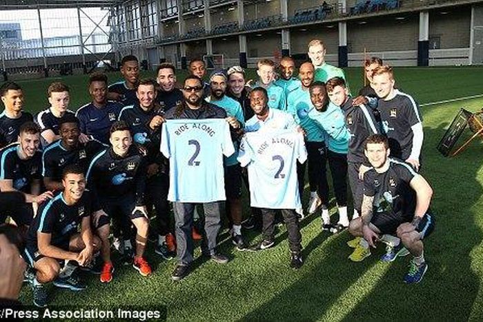Kevin Hart, Ice Cube with Manchester City players