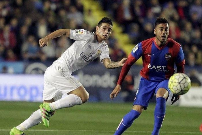 Real put derby defeat behind them by winning at Levante