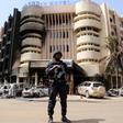 A soldiers stands guard in front of Splendid Hotel in Ouagadougou, Burkina Faso, January 17, 2016. REUTERS/Joe Penney