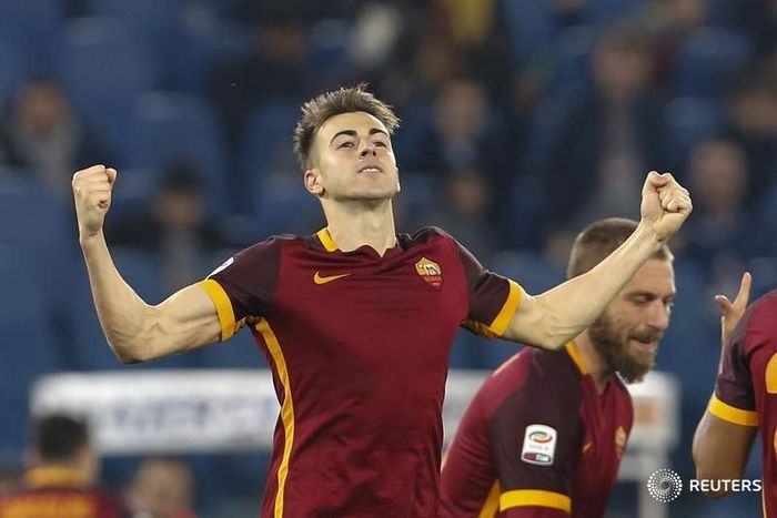 Football Soccer  - AS Roma v Frosinone - Italian Serie A - Olympic stadium, Rome, Italy 30/01/16  AS Roma's Stephan El Shaarawy celebrates after scoring against FrosinoneREUTERS/Giampiero Sposito