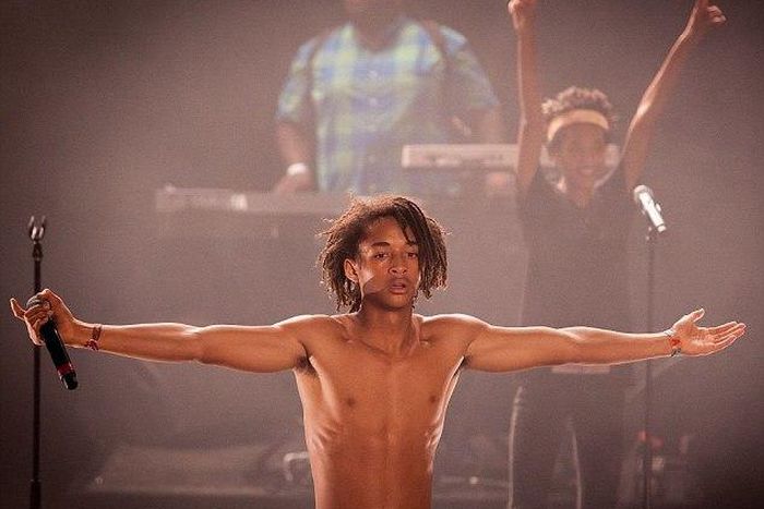 Jaden and Willow Smith on stage in Paris