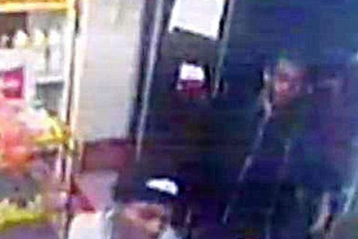 18-year old woman gang raped by 5 men while her father was threatened with a Gun