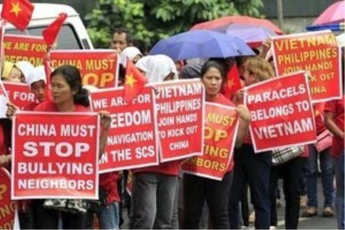 Philippines asks China to respect outcome of arbitration in territorial dispute