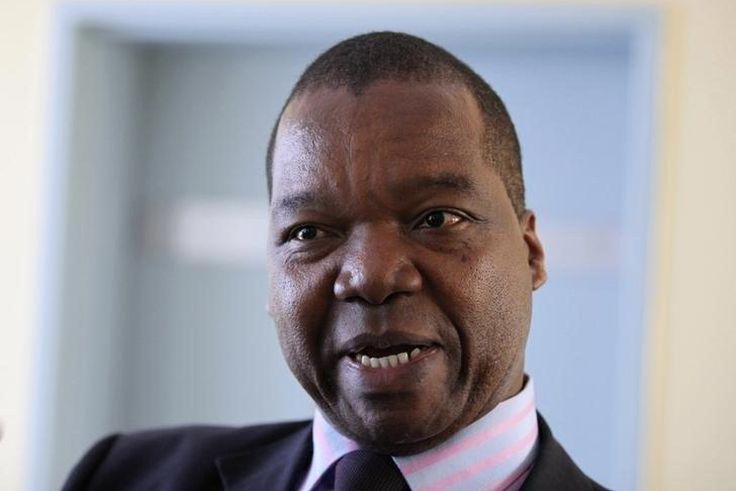 Zimbabwe's Reserve Bank Governor John Mangudya gestures while responding to questions in the country's parliament in Harare June 30, 2014. REUTERS/Philimon Bulawayo